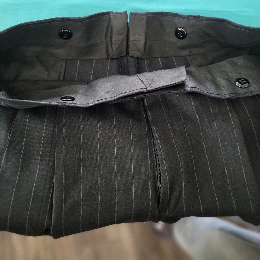 Jos A. Bank Men's Wool Pinstripe‎ Blazer Charcoal Gray Button & Dress Pants Suit